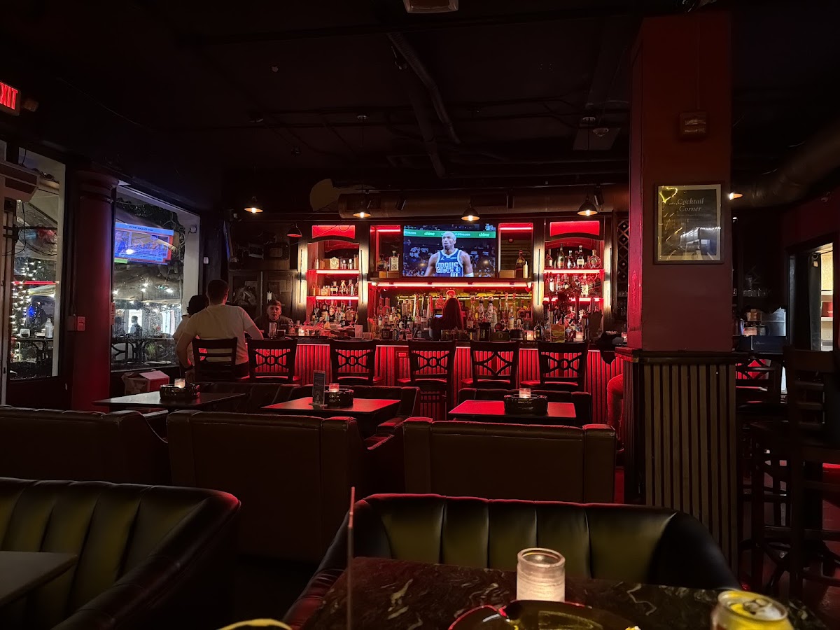 Española Cigar Bar & Lounge photo 4