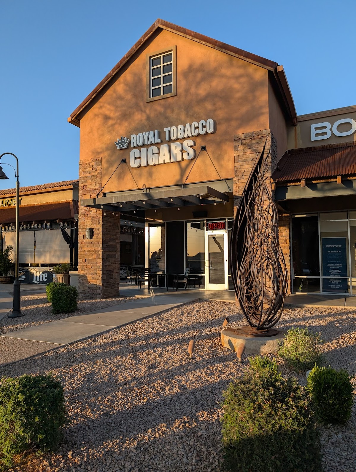 ROYAL TOBACCO & CIGAR LOUNGE photo 1